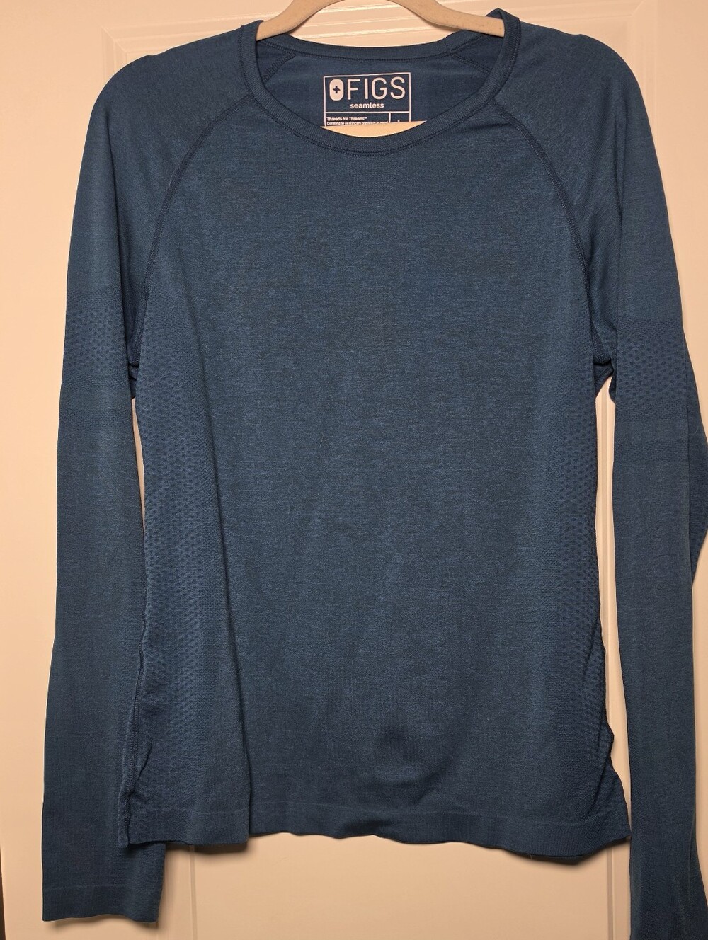 FIGS Seamless Long Sleeve Performance Top Women’s Large Blue Medical Athleisure - Picture 2 of 5